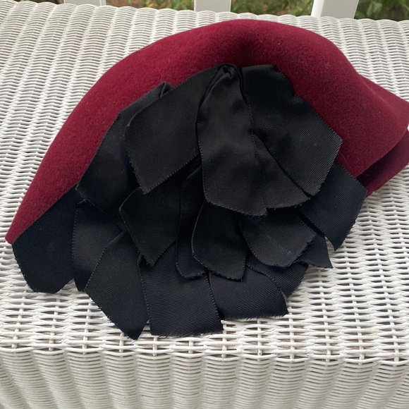 Vintage Sheila Elaine New York Burgundy & Black Flower Beret Hat